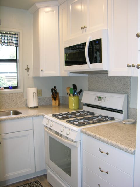 Full kitchen for preparing wonderful meals.