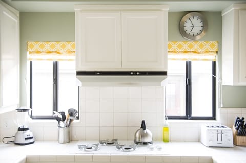 Kitchen with Cook Top and Tiled Counters