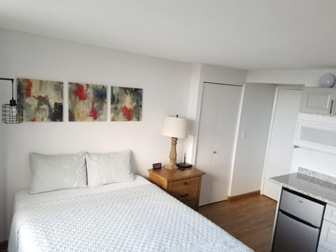 Studio room with queen bed