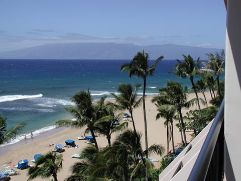Marriott beach looking towards Molokai