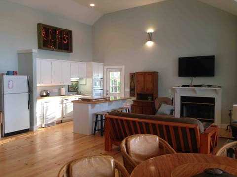 kitchen and living room
(with one futon sofa/full bed)