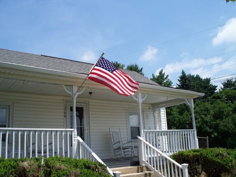 The Cozy Cottage