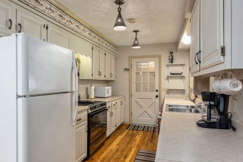 Fully equipped & stocked kitchen!