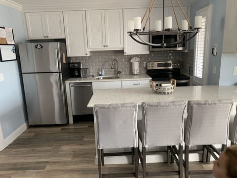 Beautiful kitchen that seats 4