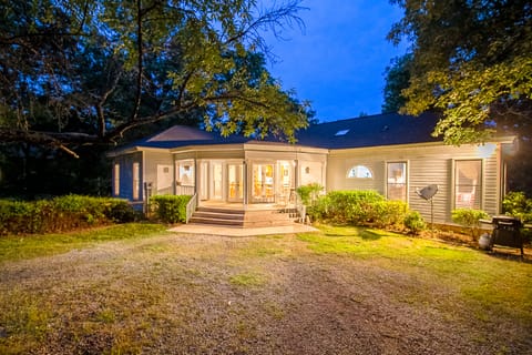 Street view of Captain Cook's