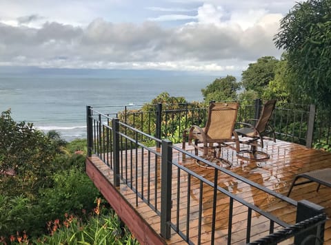 PRIVATE DECK GREAT EARLY MORNING COFFEE OR LATE NIGHT MARGARITAS OR YOGA 