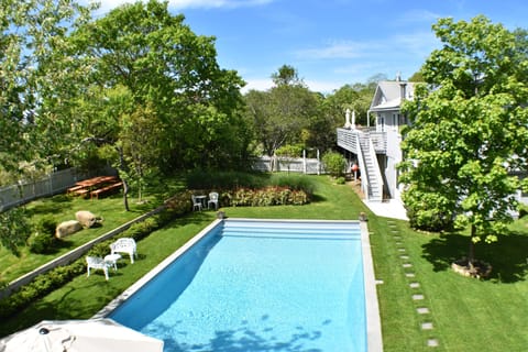 20x40' pool has two shallow ends and stadium steps on both sides