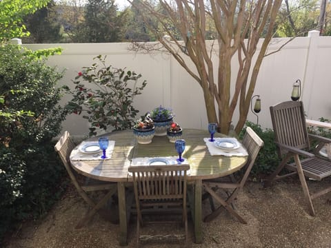 Lovely patio for after beach dining! Enjoy the outdoor shower!