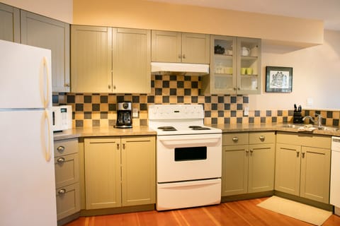 Fully stocked kitchen from rice cooker to oyster shucker