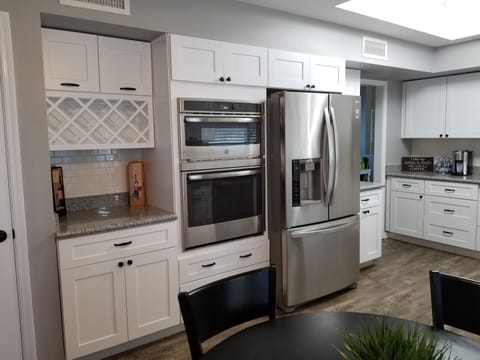 Renovated Kitchen- microwave, oven and french door refrigerator w/water & Ice