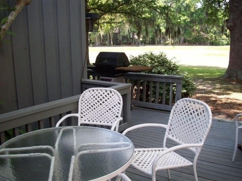 Gas Grill & Outdoor Dining Area