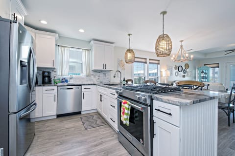 Kitchen (Upper Unit)