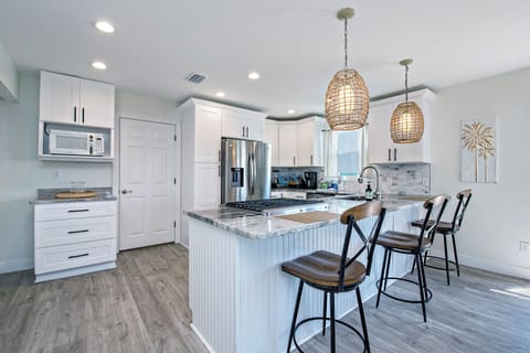 Kitchen (Upper Unit) 