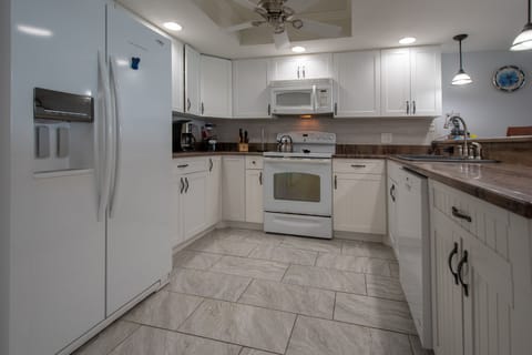 Full kitchen, granite, 26 cf frig, dish washer, glass top stove, micro, etc