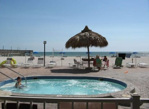 'Chill Out' in the huge beachside hot tub