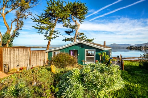 The romantic Green Cottage, perfect for 2 people, sits at the water's edge.
