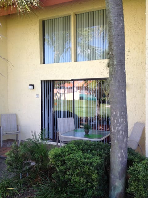 Patio with seating for 4