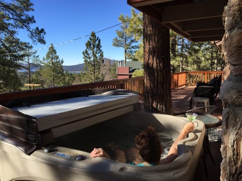 Jacuzzi overlooking lake