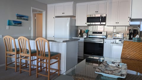 Three bar stools at the peninsula