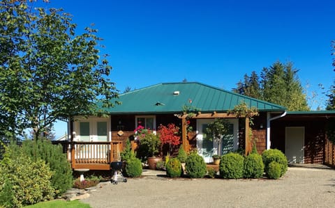 The Mt. Pleasant Garden View Cottage