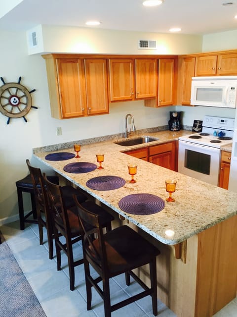 Kitchen and breakfast bar