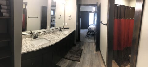 Jack n Jill Bathroom