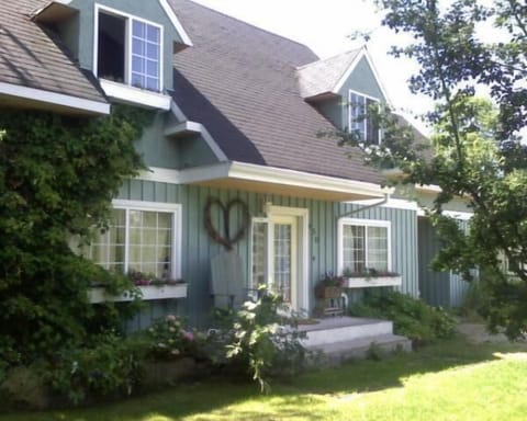 A Wine Lovers Oasis and Getaway for Friends and Family.