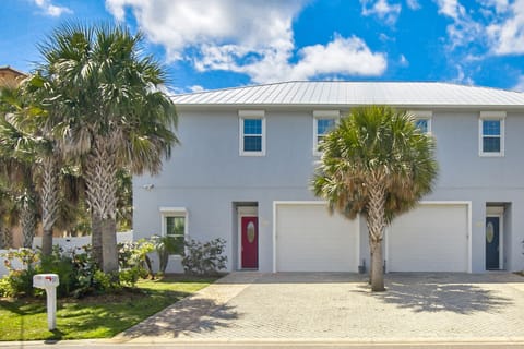 Spacious modern home with Garage