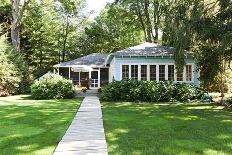 Afternoon sun bathed front yard!