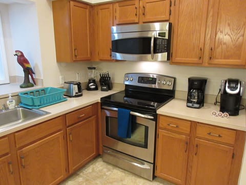 Keurig & Mr. Coffee, toaster, blender