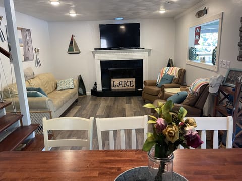 Great kitchen/entertaining area that connects to the sun room.