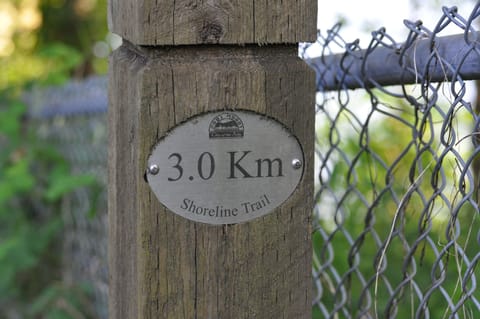 Start (or end) of the 3km Shoreline Trail, at the bottom of Kicking Horse Way.