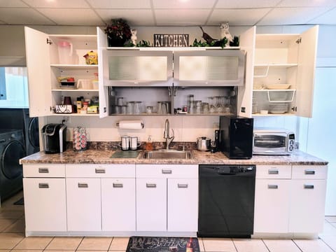 Great kitchen with all gadgets/utensils included!