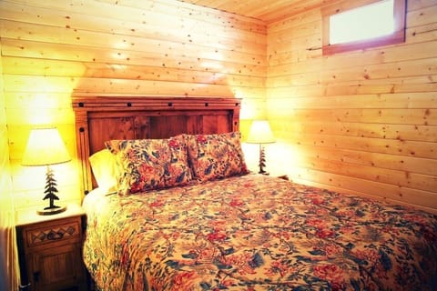 BR 1: Queen with Ralph Lauren Linens