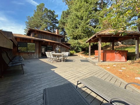 Deck off of middle level