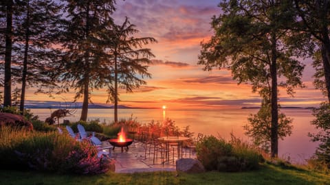 Main Home Patio & Fire Pit
