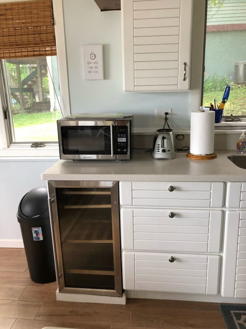 Wine cooler to keep your beverages chilled. 