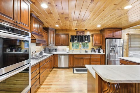 Huge Chef's Kitchen - Stocked