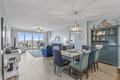 Open living concept with dining for 8