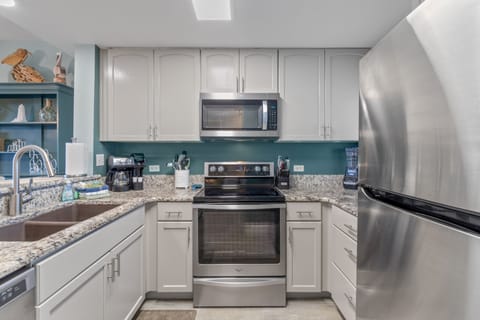 Fully stocked kitchen with modern amenities