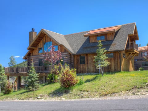 Powder Ridge Manitou 13, Exterior