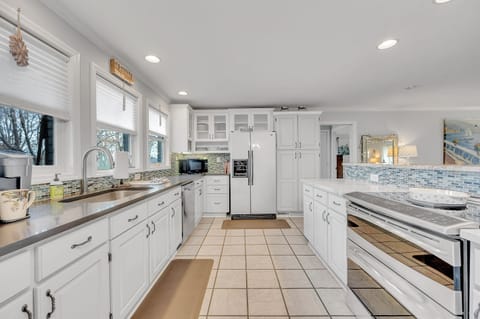 Kitchen - Upper Level with Double Oven
