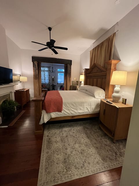 2nd bedroom from cabinette