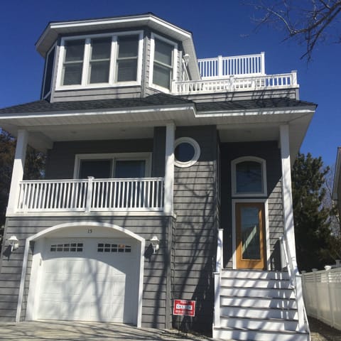 brand new single family reverse living house. Vrlbi#1561