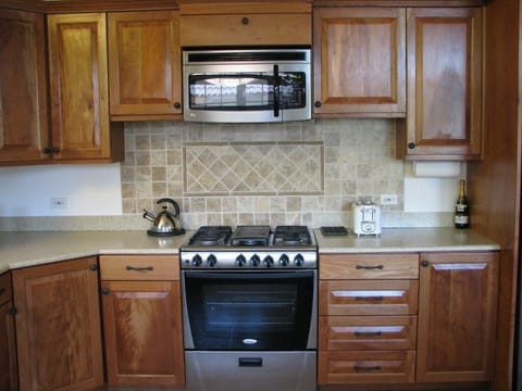 Chef's gas oven provides the best in uniform heating and multipule burner types.