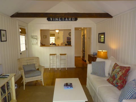 Living room/bar