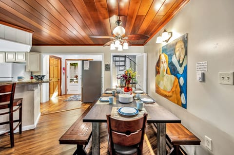 Dining room area in main room. 