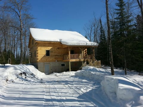 Hurley area gets 200 inches of snow AVERAGE due to Lake Superior lake effect.