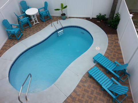 Private 16' Pool