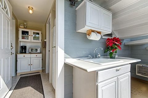 East suite kitchen area